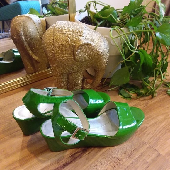 Kate Spade Apple Green 🍏 Strappy Wedges size 7EUC - Picture 2 of 4